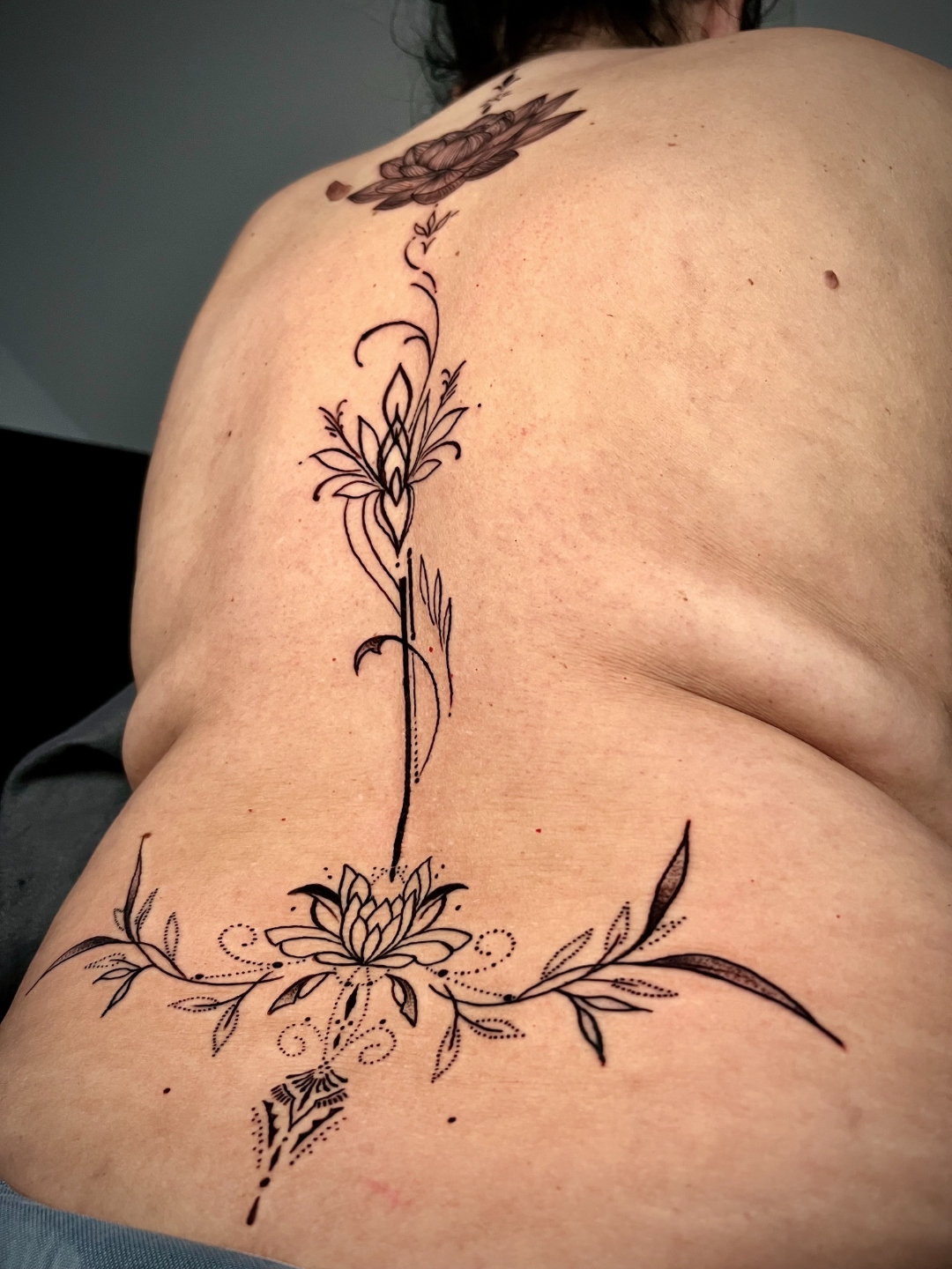 Botanisches Rücken Tattoo